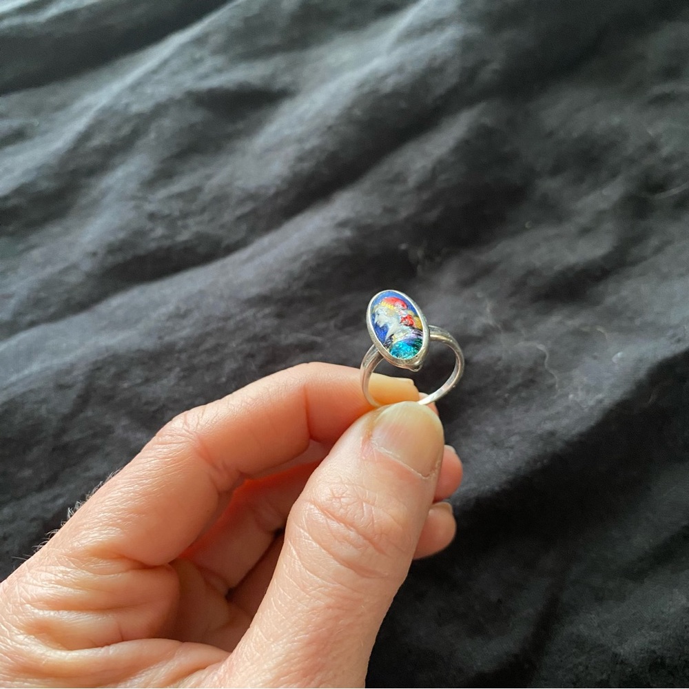 Vintage French Enamel Ring with Bohemian Woman - Picture 3 of 9